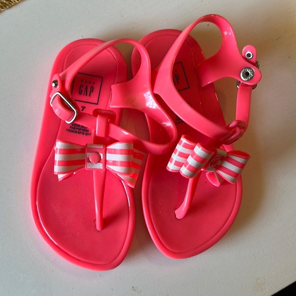 Baby Gap pink jellies size 7 toddler